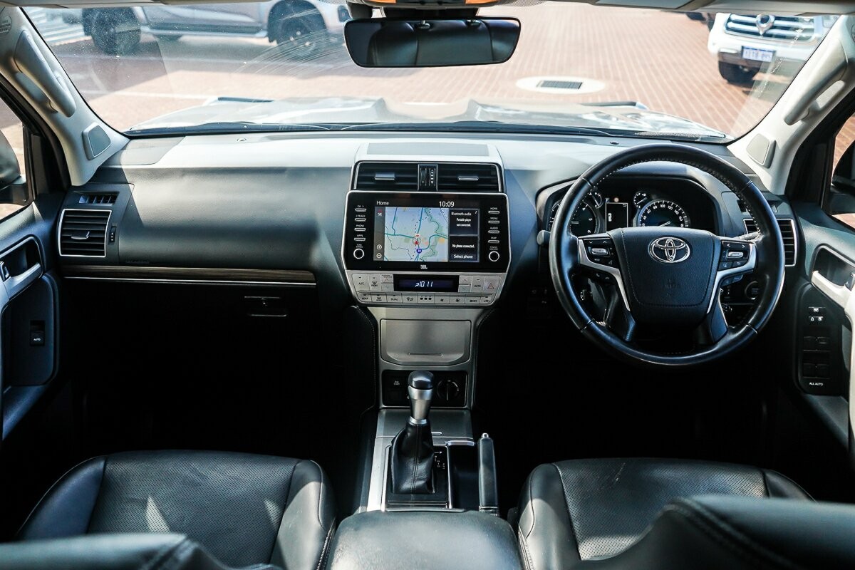 Toyota Landcruiser Prado image 3