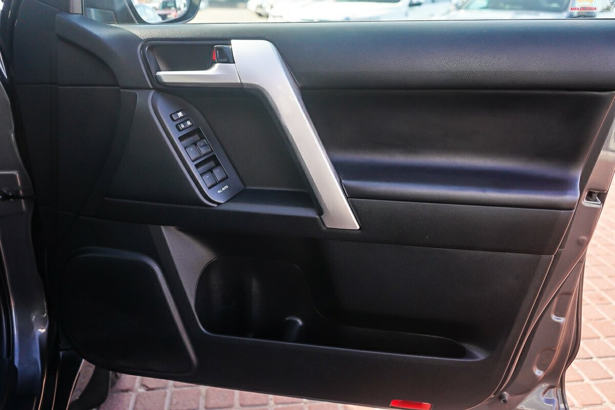 Toyota Landcruiser Prado image 4