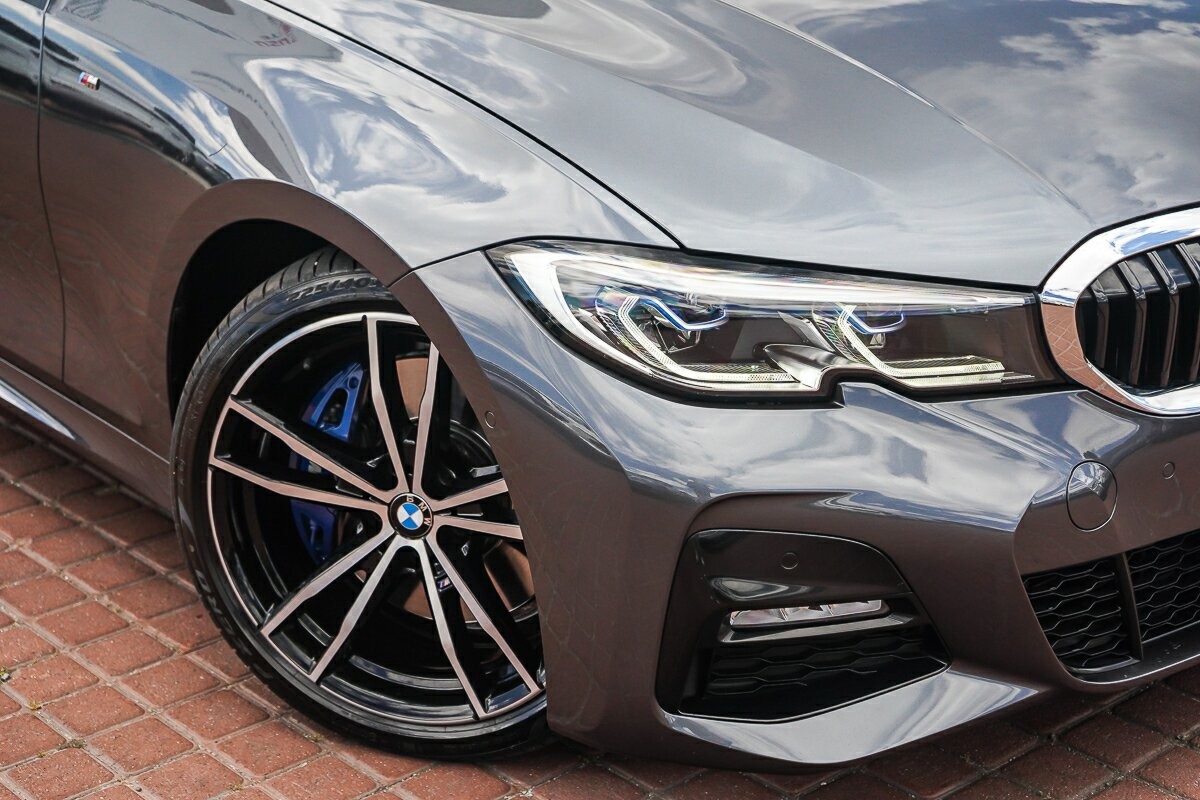 BMW 3 Series image 2