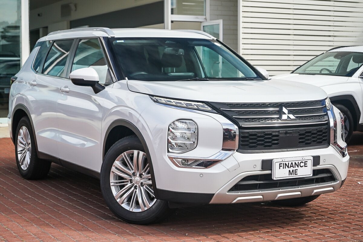 Mitsubishi Outlander image 1