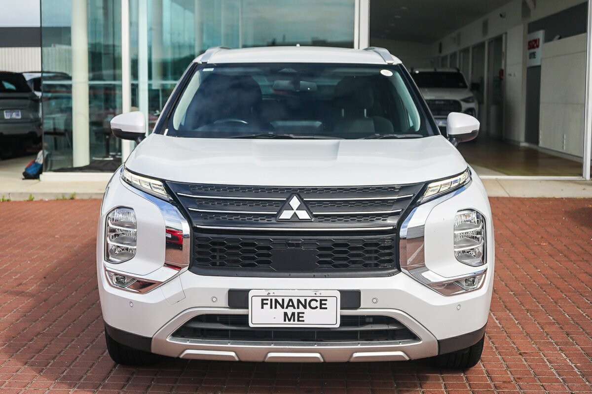 Mitsubishi Outlander image 3