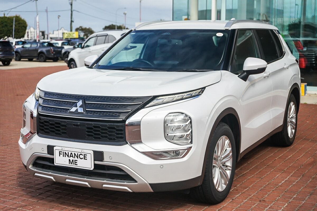 Mitsubishi Outlander image 4