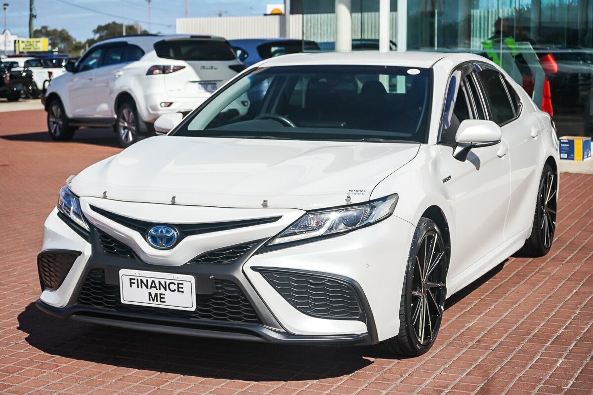 Toyota Camry image 4