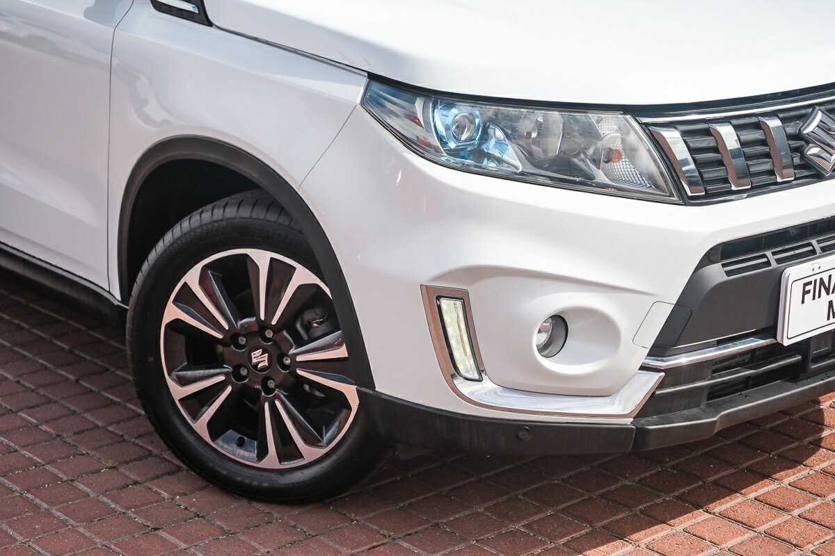 Suzuki Vitara image 2