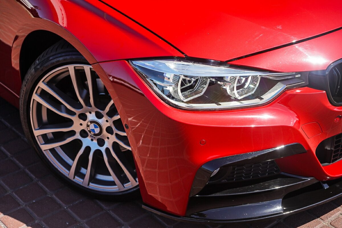 BMW 3 Series image 2