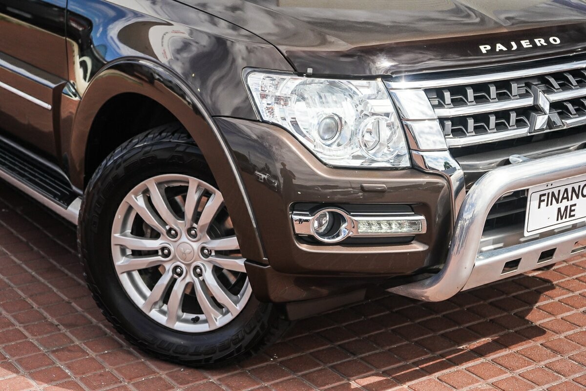Mitsubishi Pajero image 2