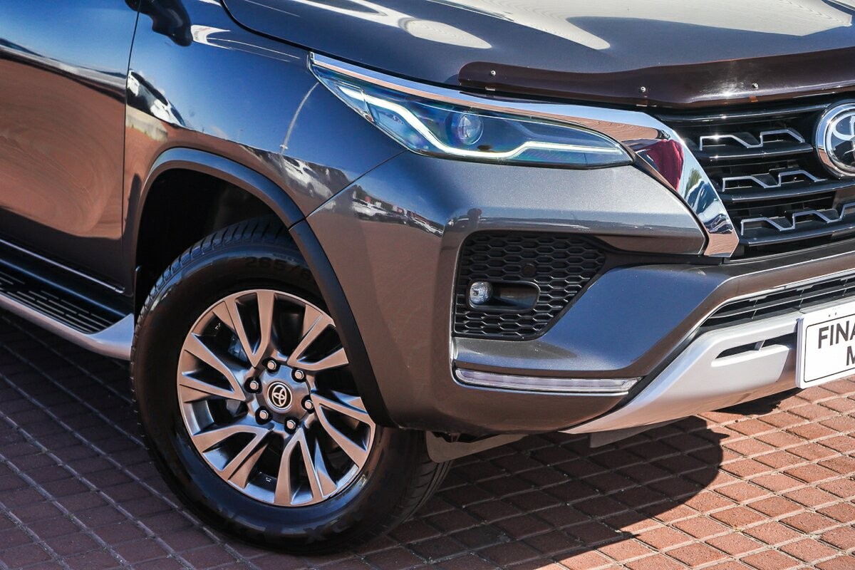 Toyota Fortuner image 2