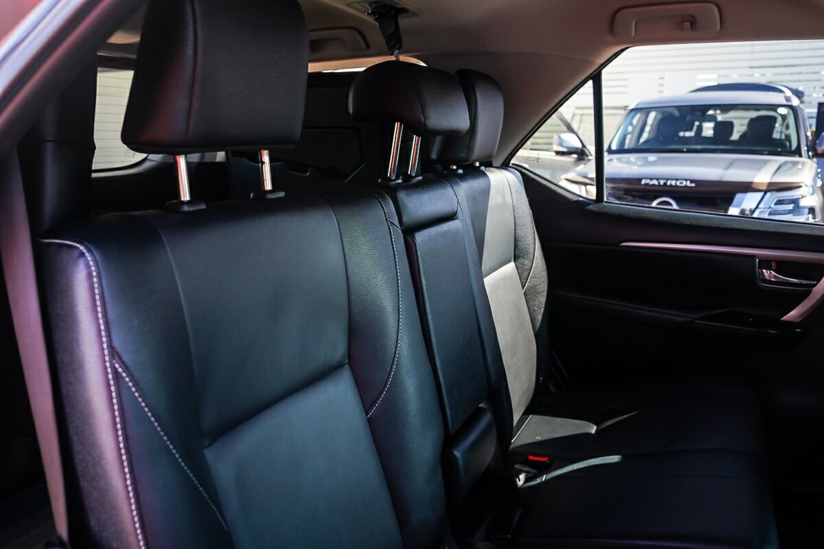 Toyota Fortuner image 3