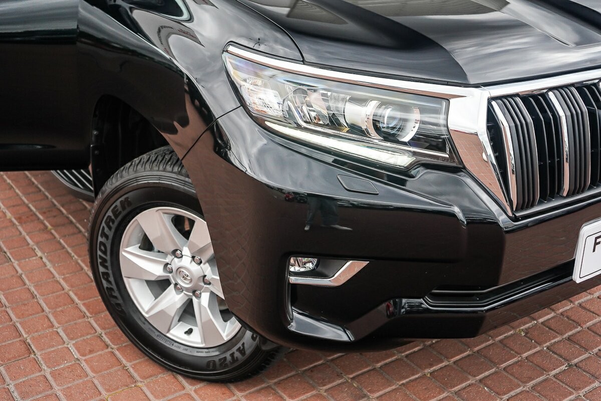 Toyota Landcruiser Prado image 2