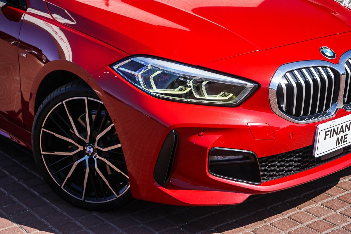 BMW 1 Series image 2