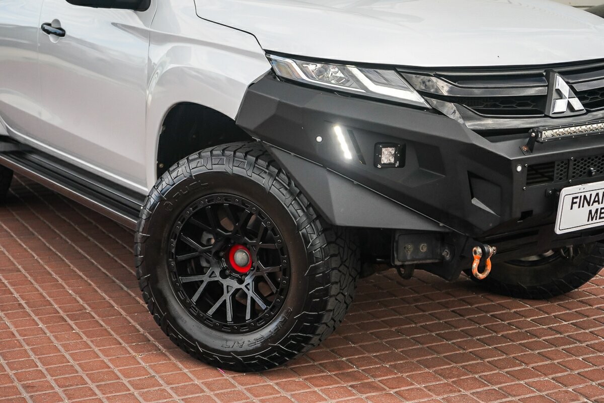 Mitsubishi Triton image 2