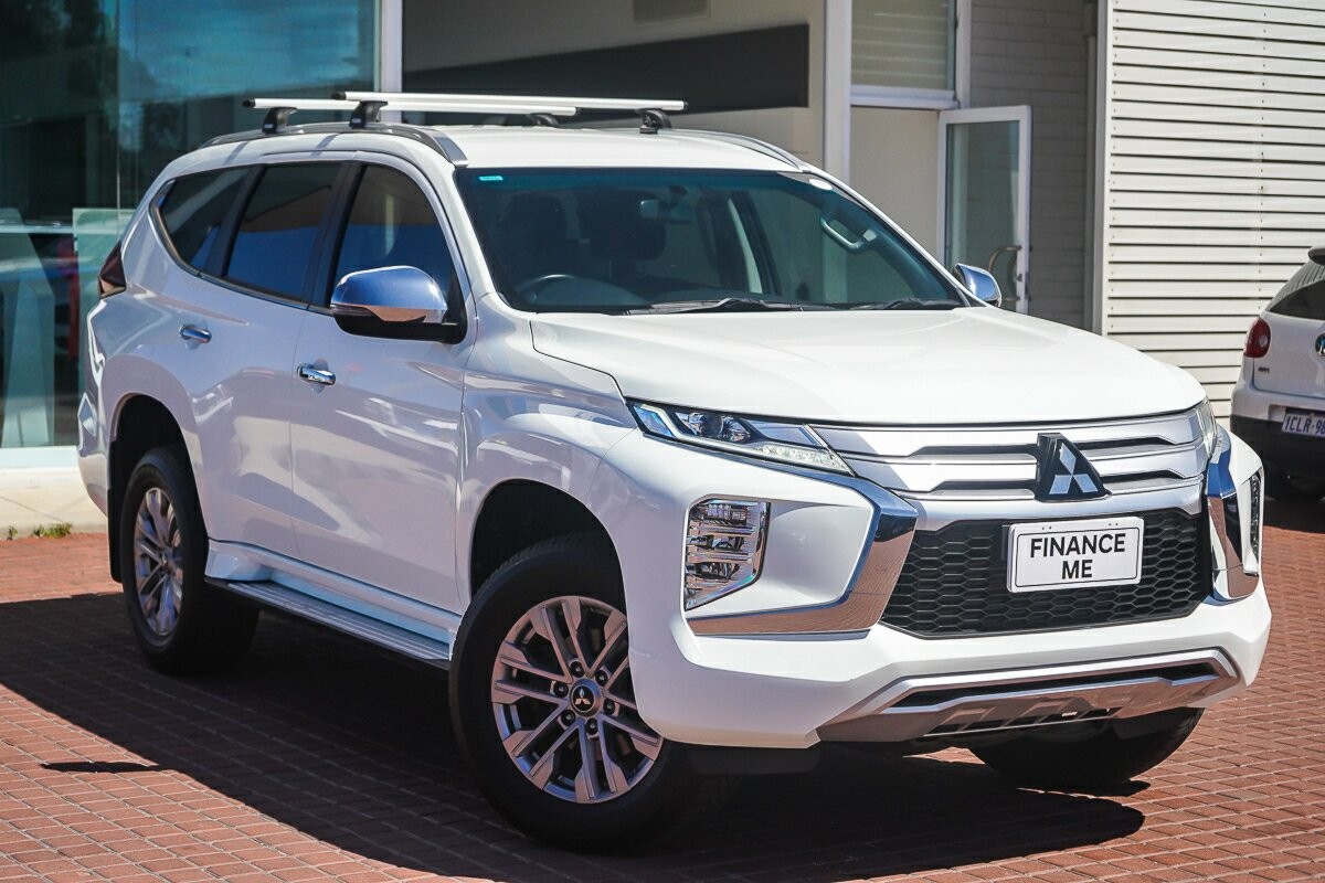 Mitsubishi Pajero Sport image 1