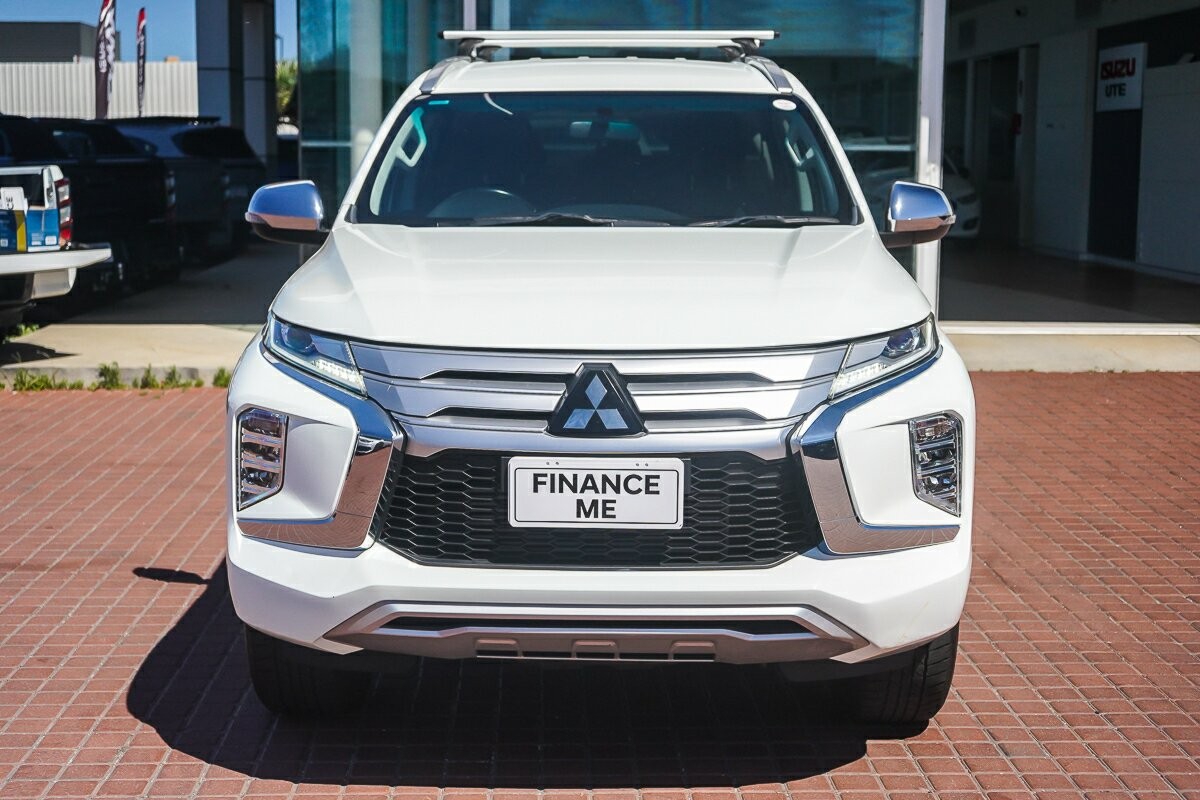 Mitsubishi Pajero Sport image 3