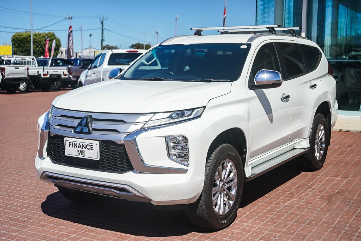 Mitsubishi Pajero Sport image 4