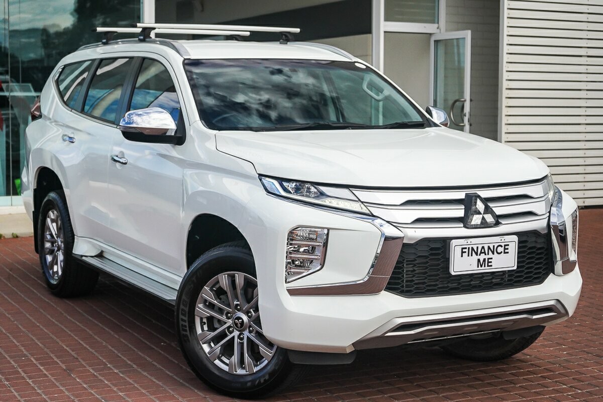Mitsubishi Pajero Sport image 1
