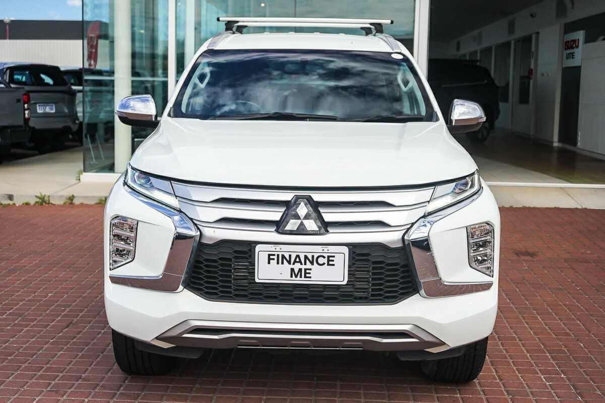 Mitsubishi Pajero Sport image 3