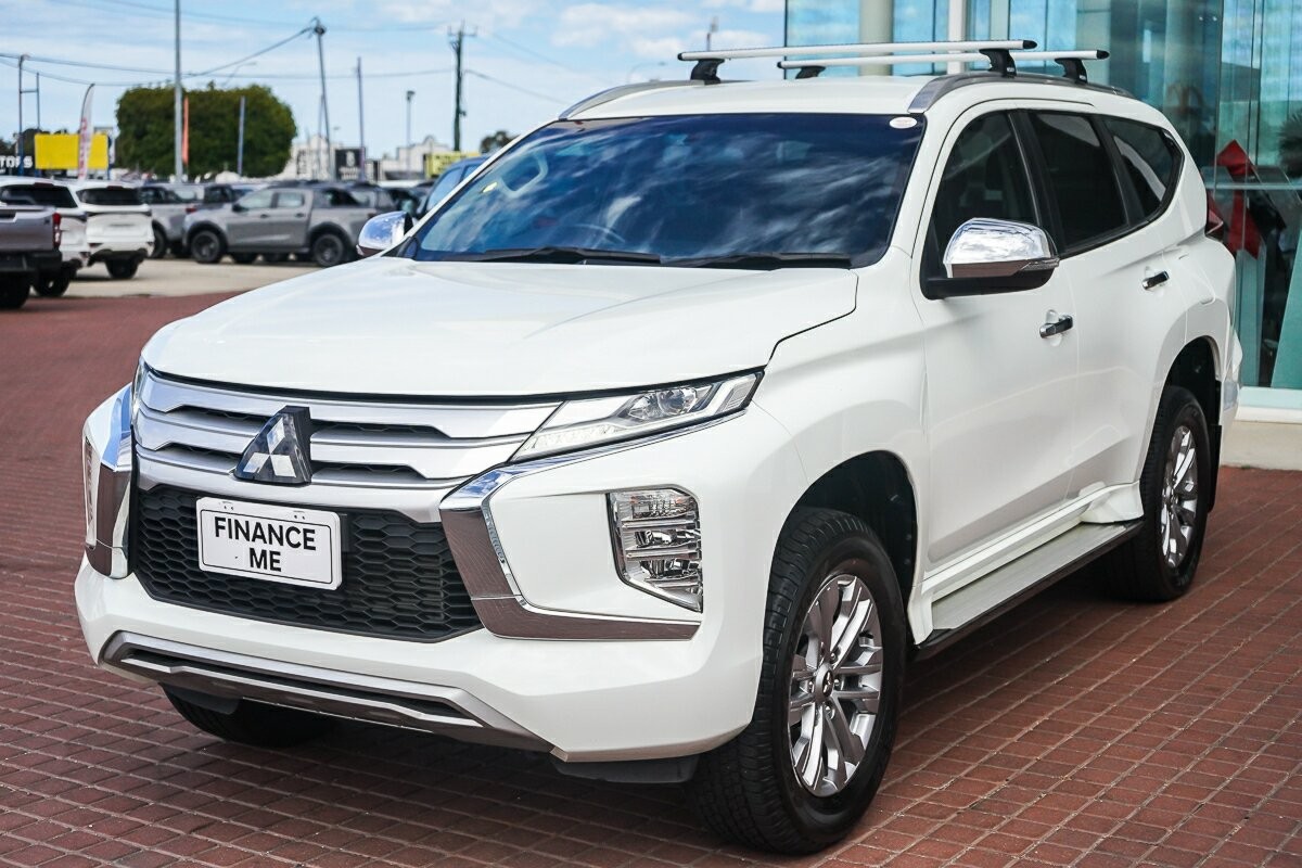 Mitsubishi Pajero Sport image 4