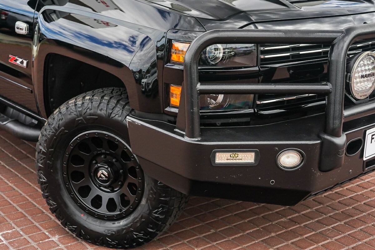 Chevrolet Silverado image 2