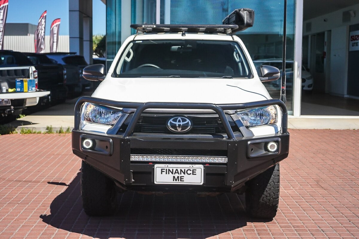 Toyota Hilux image 3
