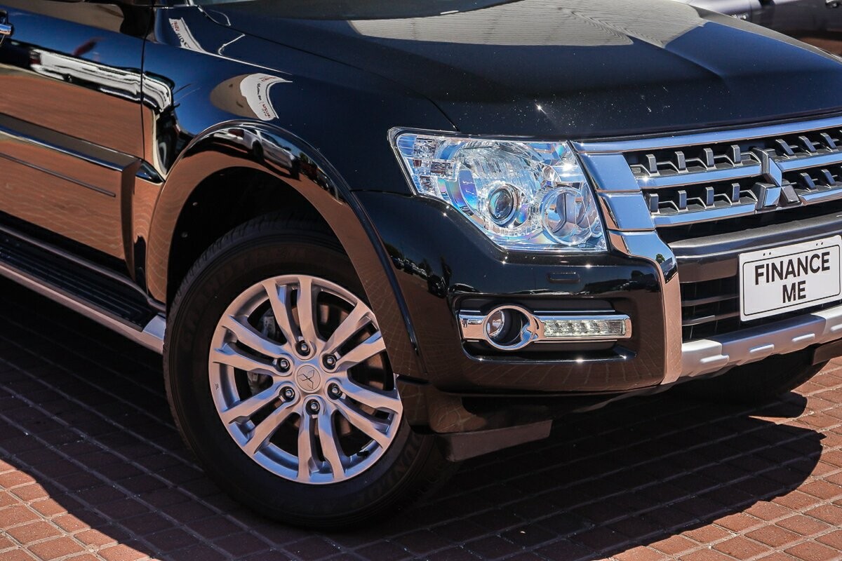 Mitsubishi Pajero image 2