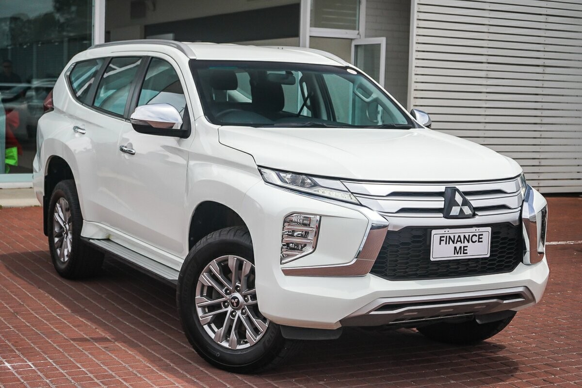 Mitsubishi Pajero Sport image 1