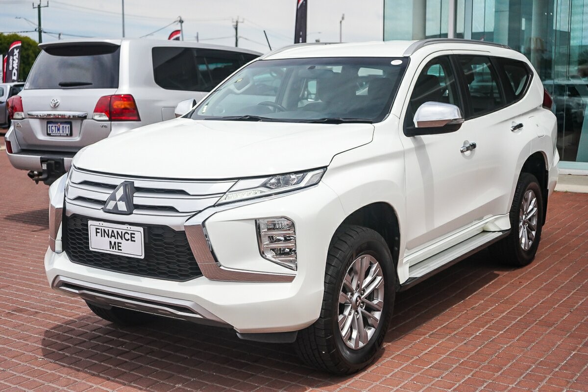 Mitsubishi Pajero Sport image 4
