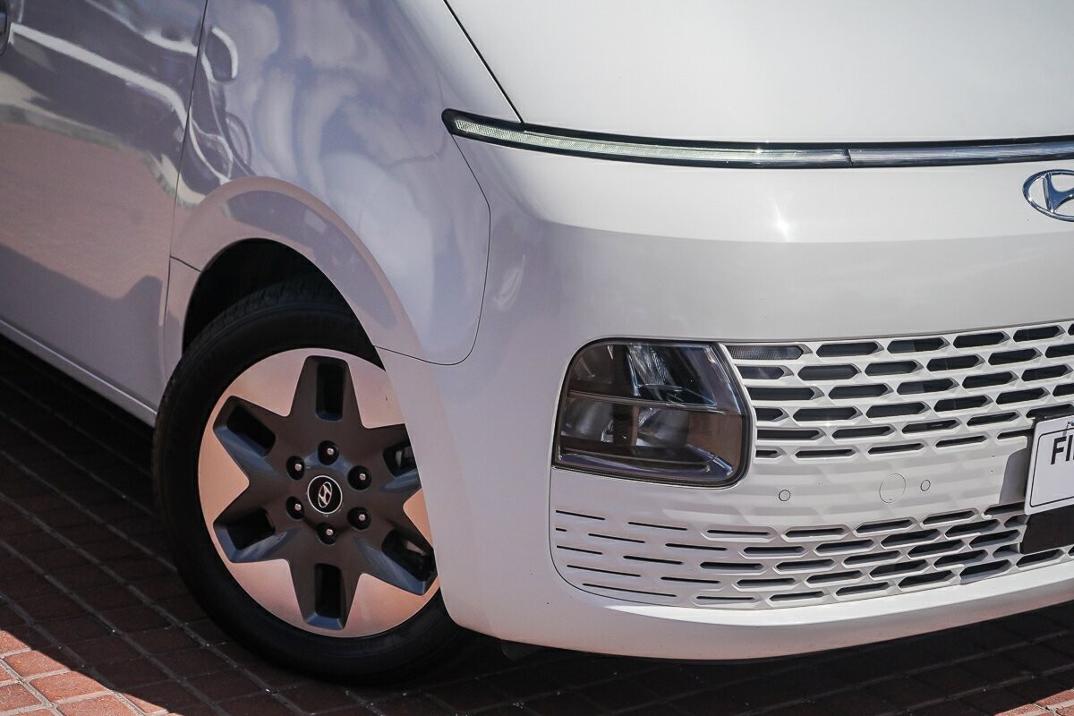 Hyundai Staria image 2