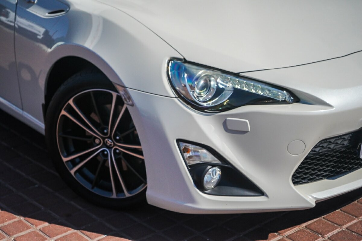 Toyota 86 image 2