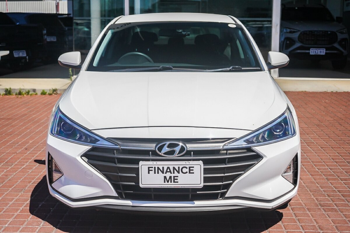 Hyundai Elantra image 3