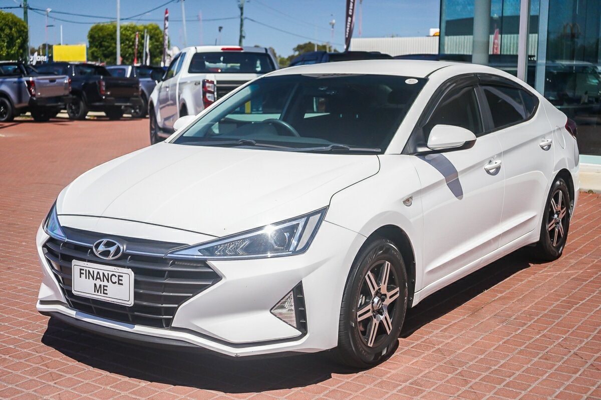 Hyundai Elantra image 4