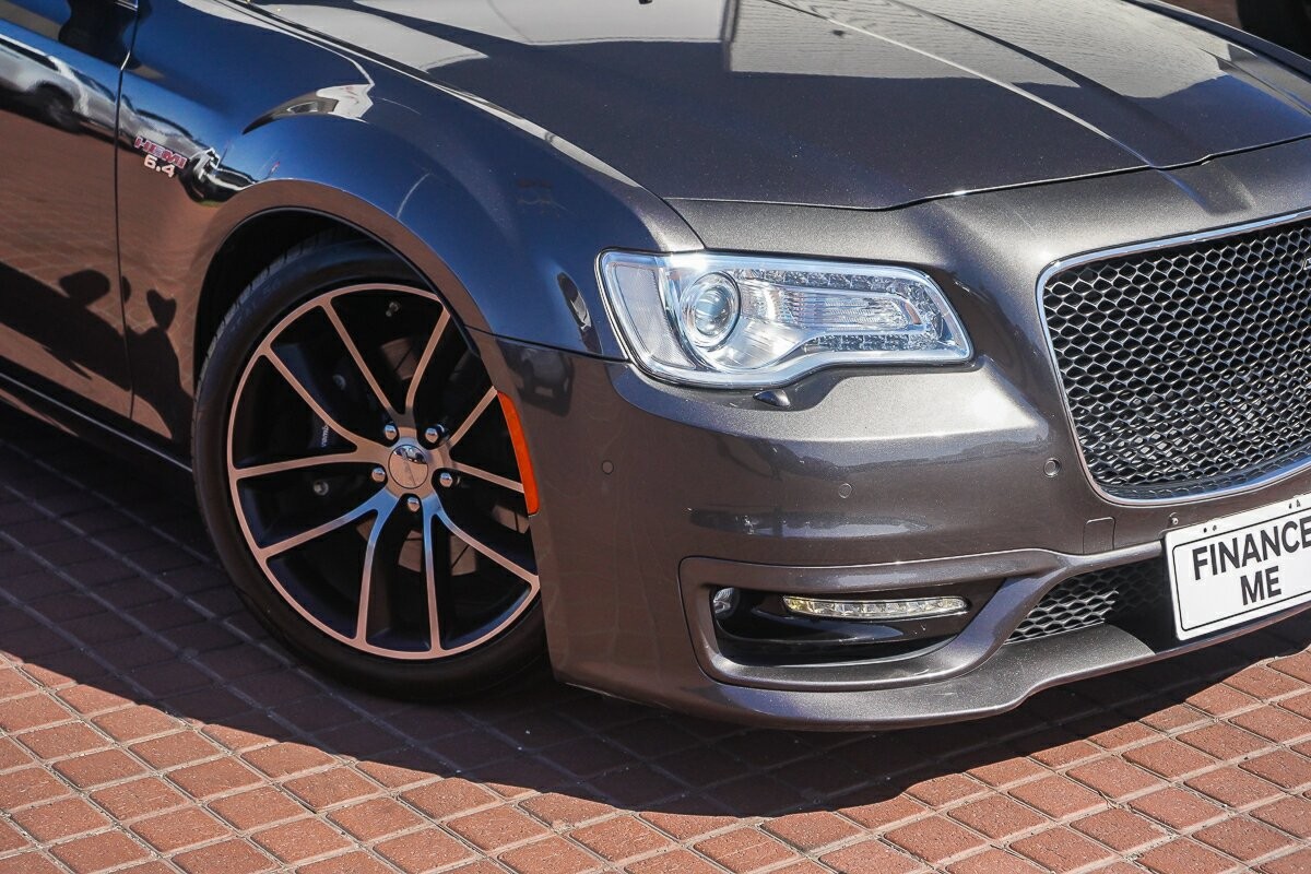 Chrysler 300 image 2