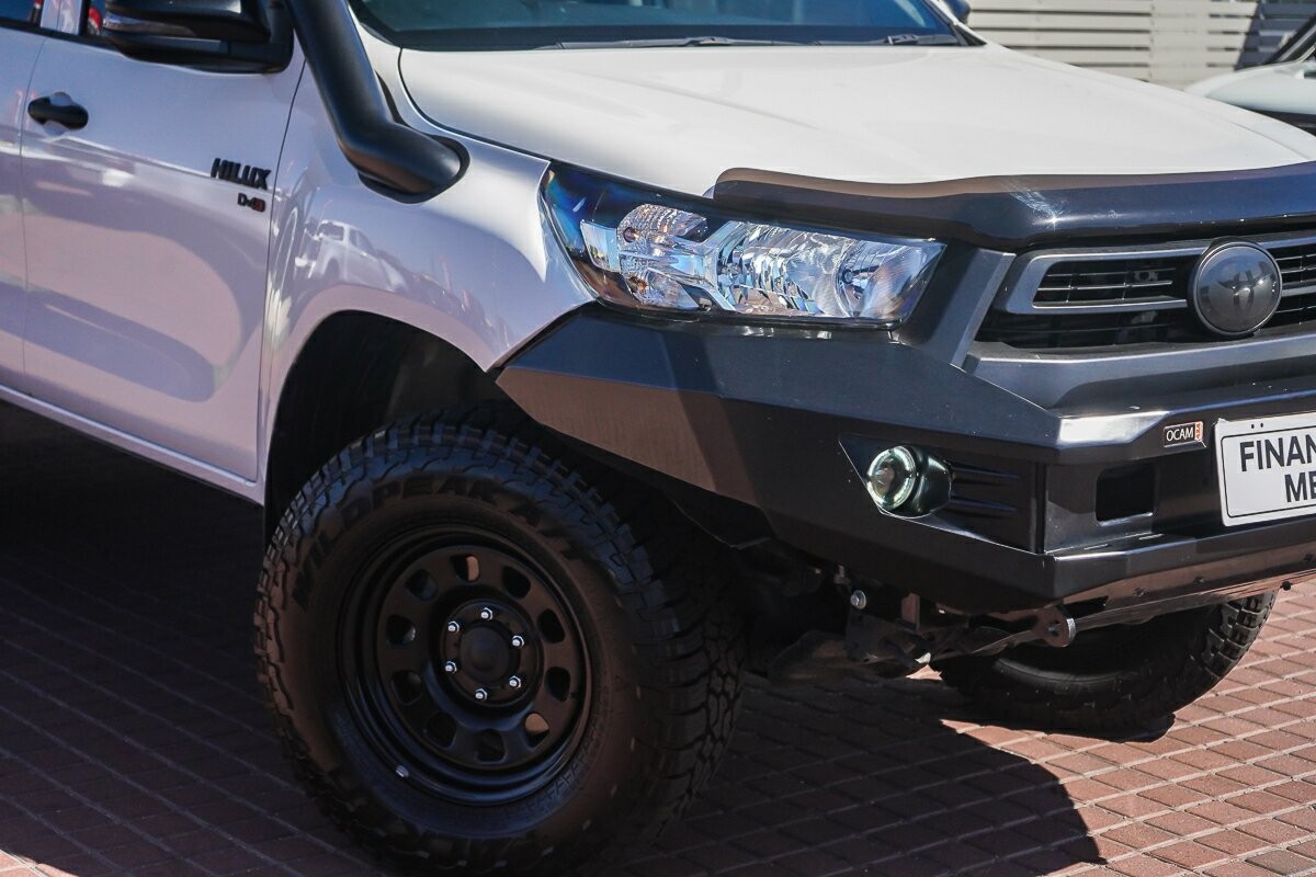 Toyota Hilux image 2