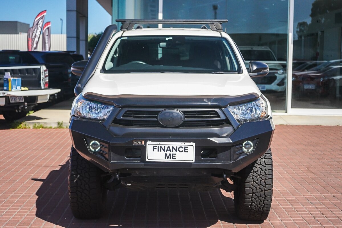 Toyota Hilux image 3