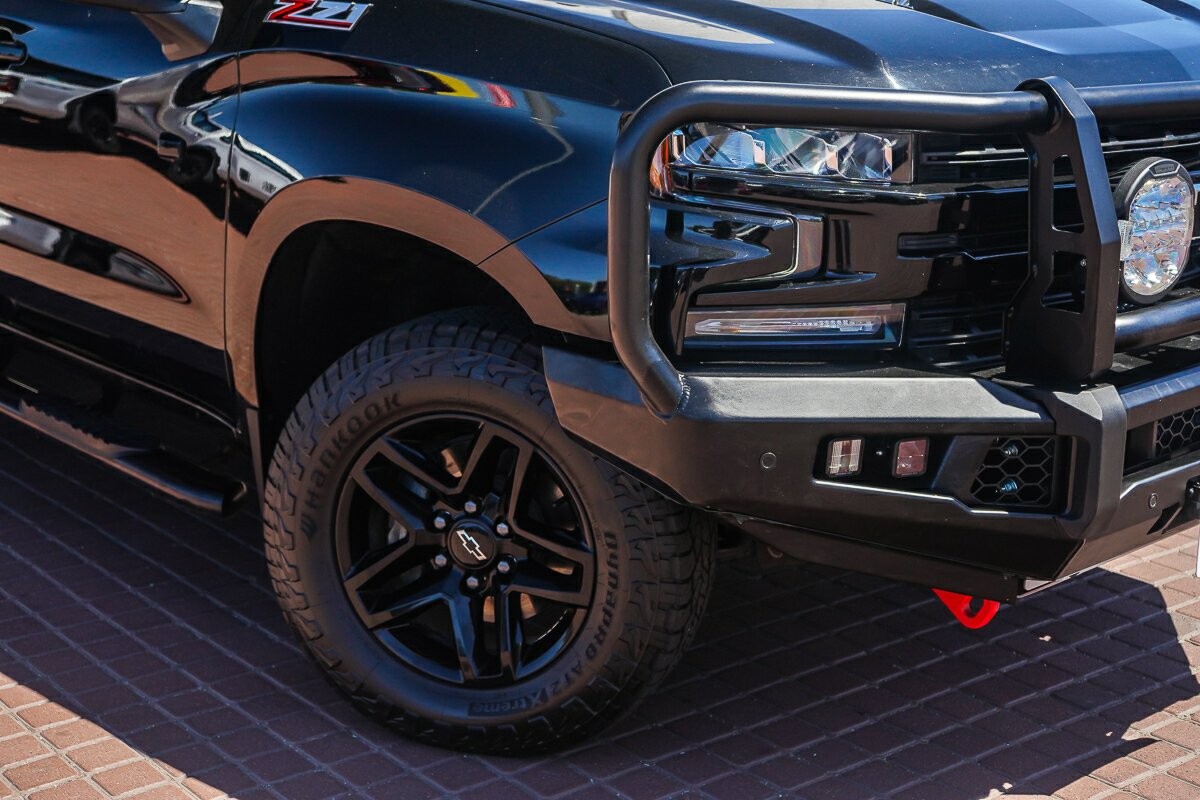 Chevrolet Silverado image 2