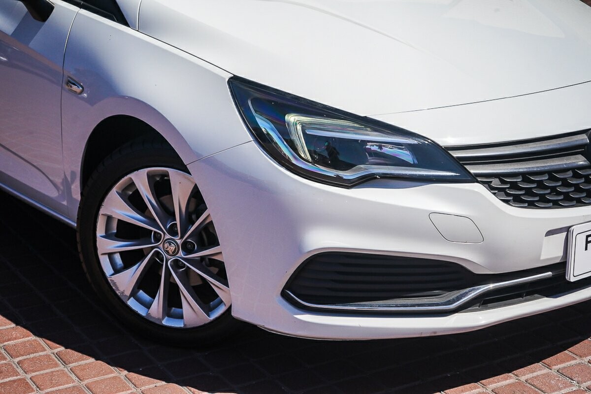 Holden Astra image 2