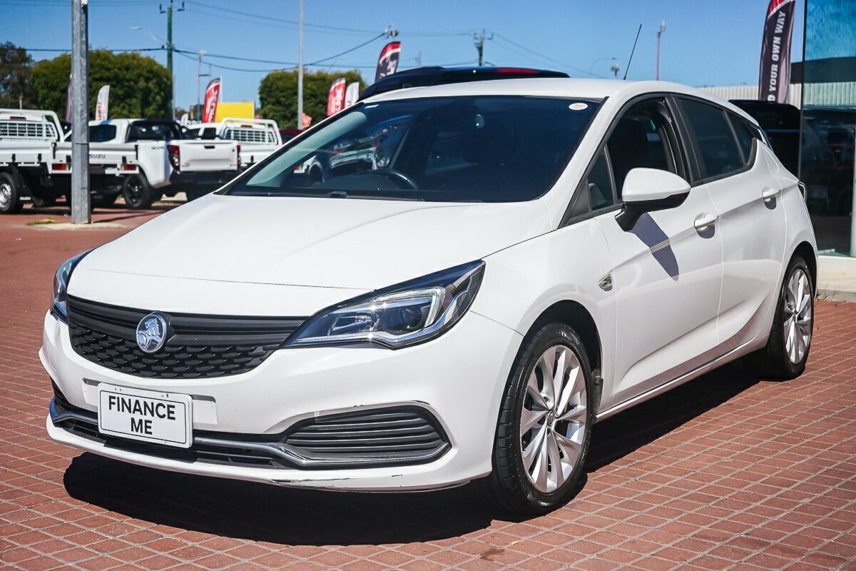 Holden Astra image 4