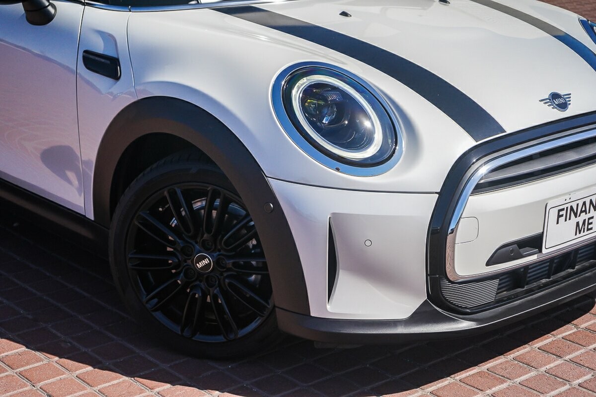 Mini Convertible image 2