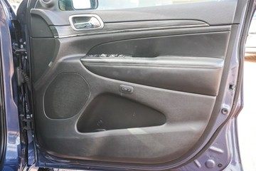 https://vehicle-cdn.autoleague.cloud/32225_81009432_13.jpg