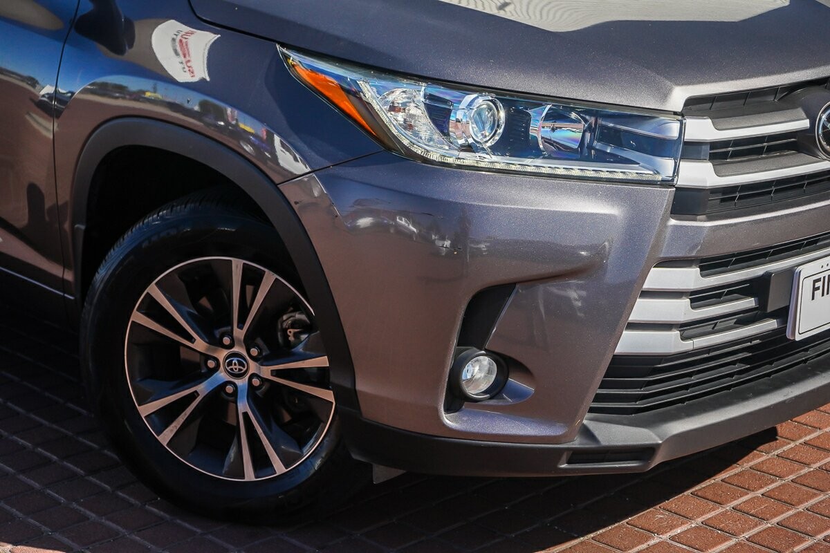 Toyota Kluger image 2