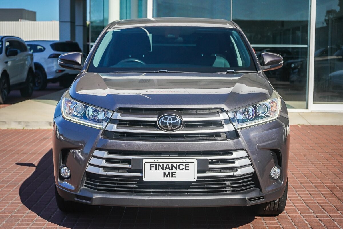 Toyota Kluger image 3