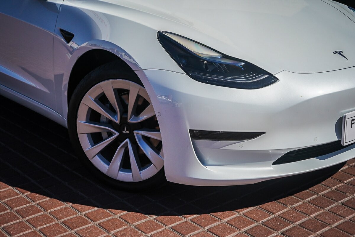 Tesla Model 3 image 2