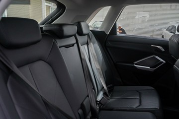 https://vehicle-cdn.autoleague.cloud/32225_81009517_9.jpg