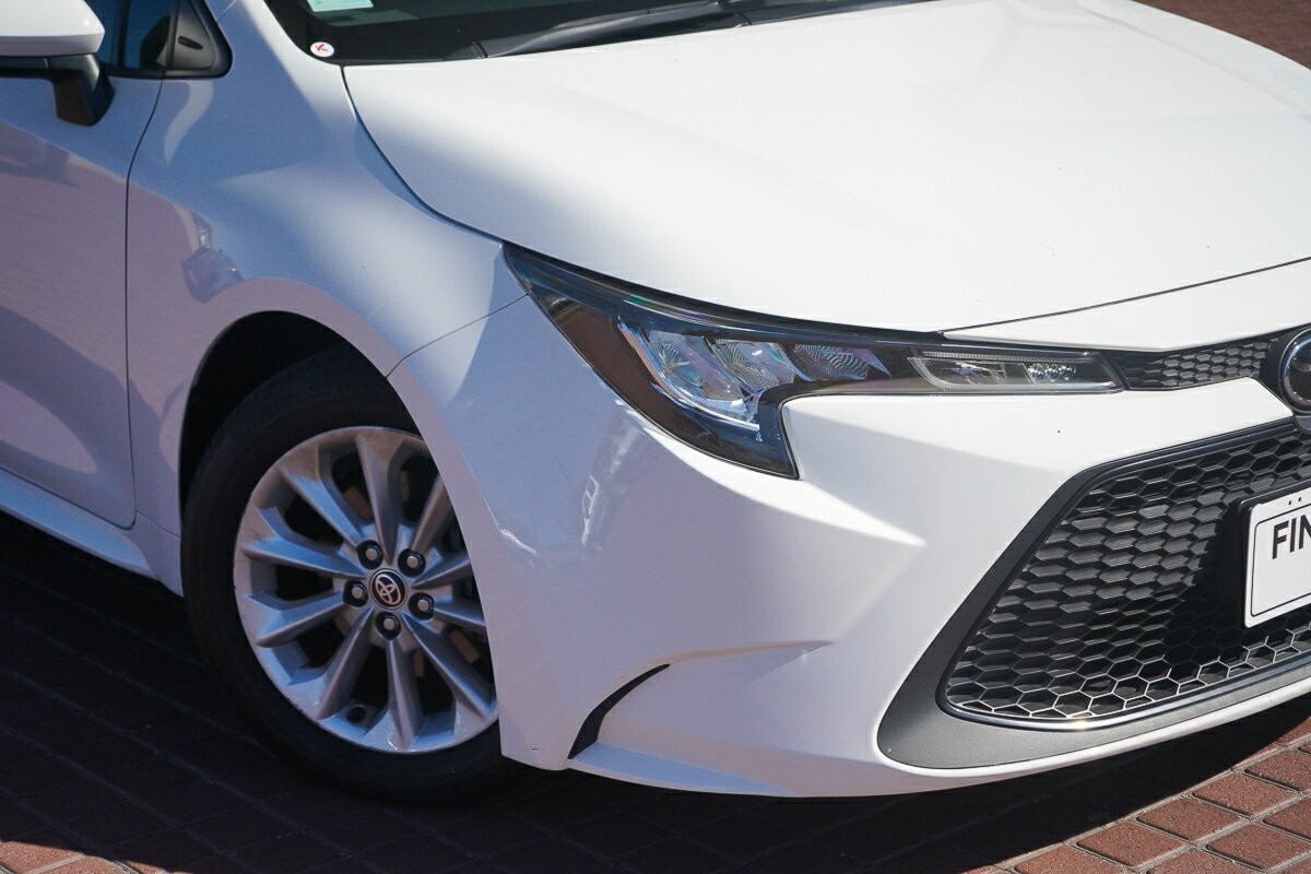 Toyota Corolla image 2