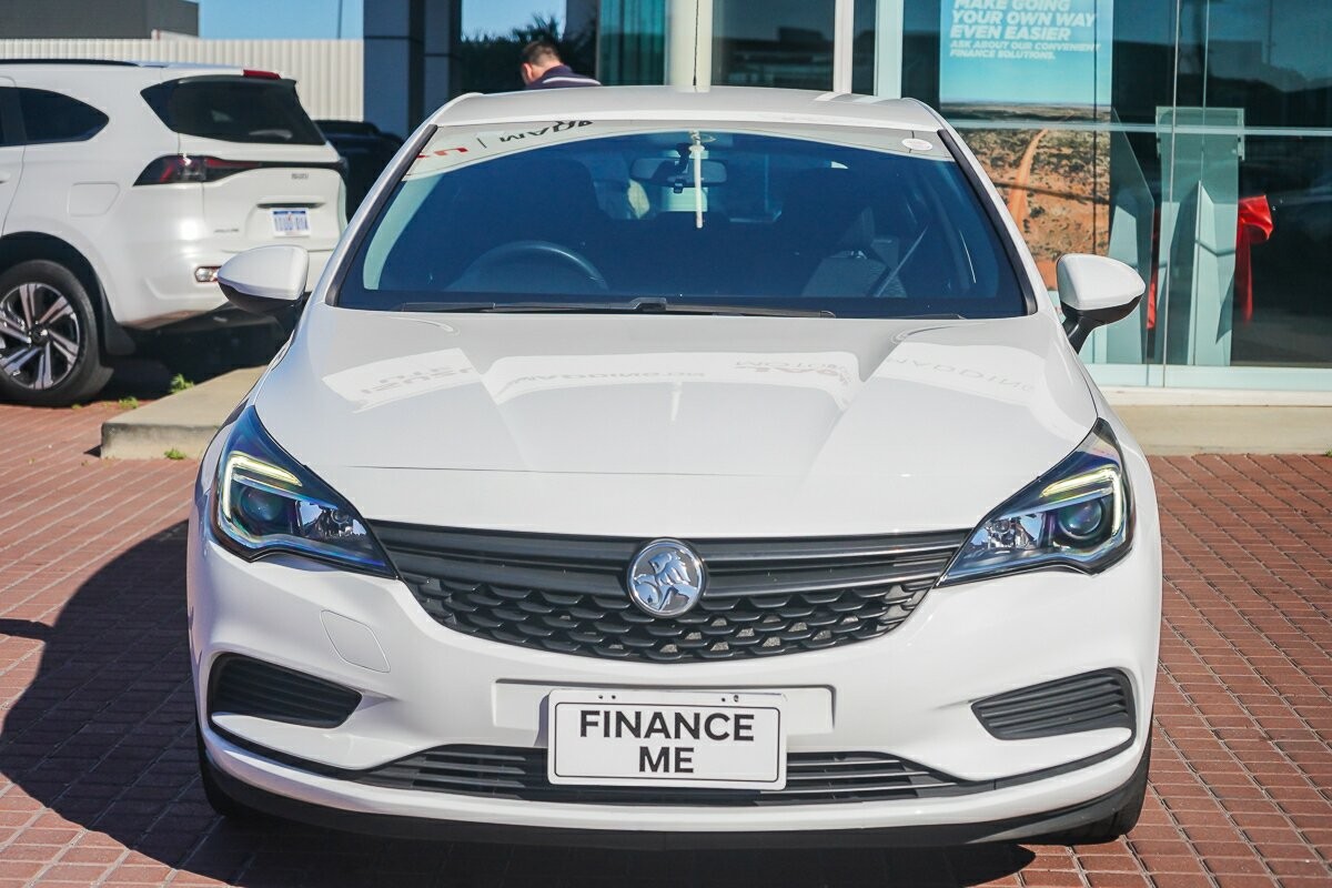 Holden Astra image 3