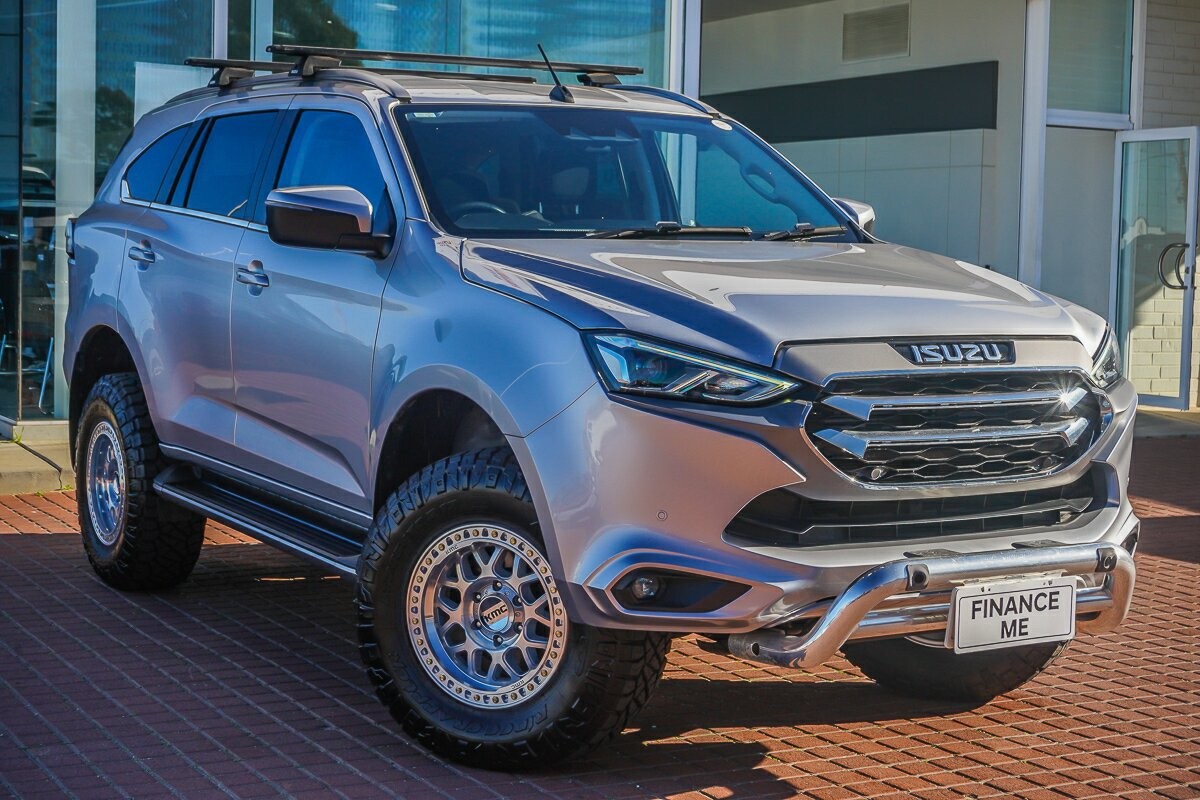 Isuzu Mu-x image 1