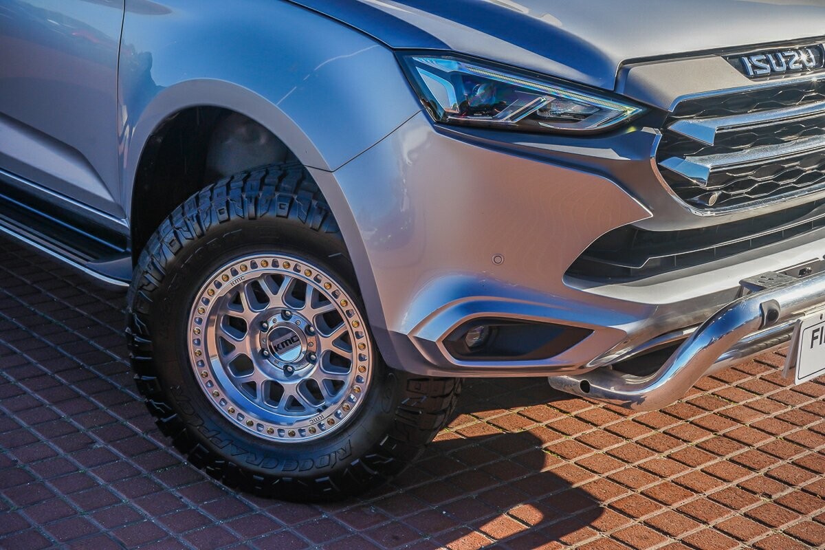 Isuzu Mu-x image 2