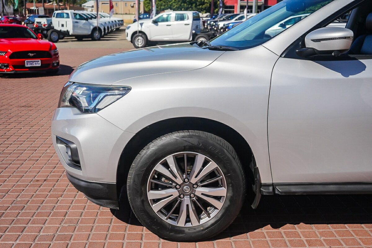 Nissan Pathfinder image 4