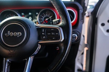https://vehicle-cdn.autoleague.cloud/32225_81009622_13.jpg