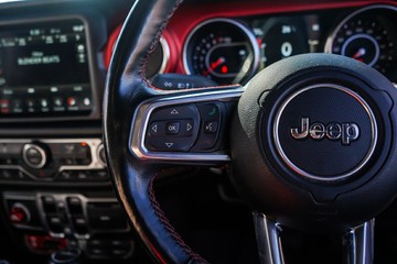 https://vehicle-cdn.autoleague.cloud/32225_81009622_14.jpg