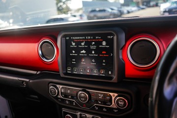 https://vehicle-cdn.autoleague.cloud/32225_81009622_16.jpg